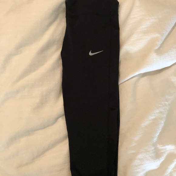 Nike Dri Fit Cropped Black Leggings 🏃🏻‍♀️ - Picture 3 of 10